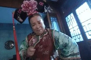 公交车上拨开内裤滑进去，乘客目睹惊悚一幕，现场反应令所有人震惊！
