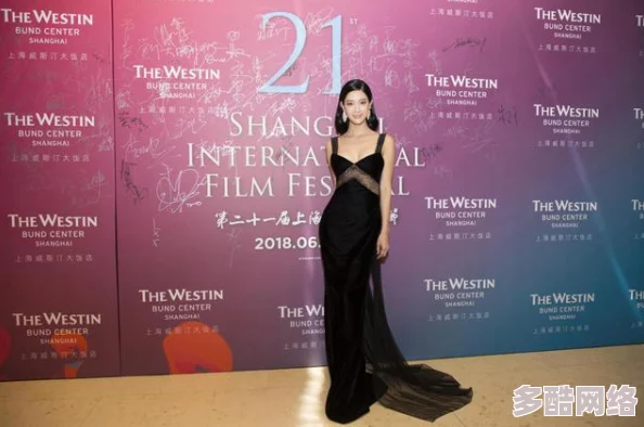 秋霞理论理论福利片引发热议，网友热衷讨论其对当代影视文化的影响与意义，相关话题持续升温！