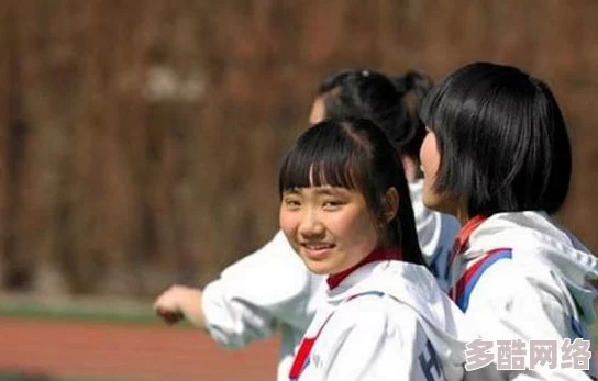 探索青春的边界：操女高中生背后的故事与成长之路